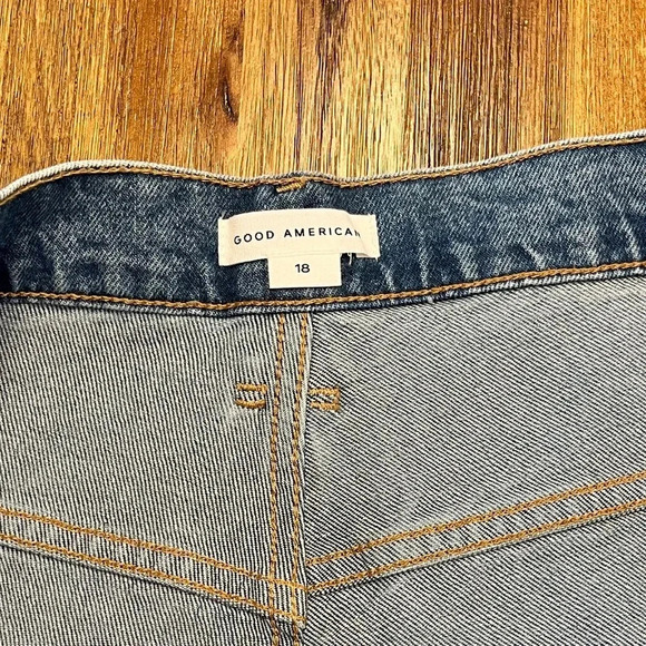 Good American Good ’90s Shorts size 18 denim - Picture 4 of 10